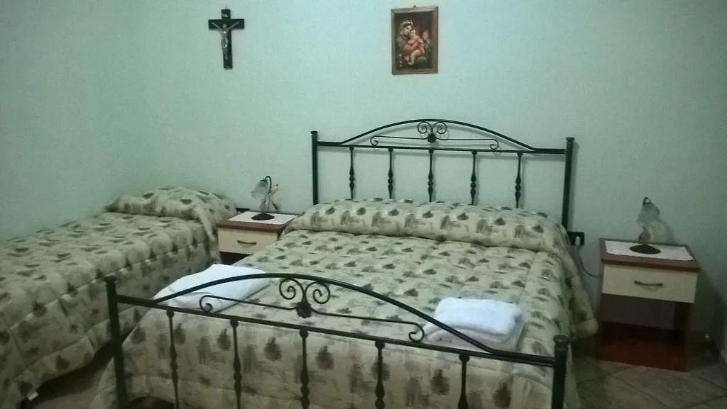 Le Tre Rose Di Maria Bed & Breakfast Noto 0*,  Italy